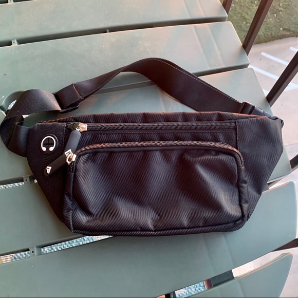 Black Adjustable Fanny Pack/Waist Bag with Pockets - Picture 5 of 8